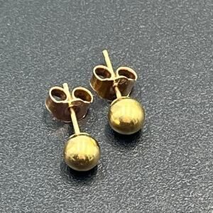 14k Yellow Gold Round Ball 5mm Stud Pierced Earrings Minimalist  .65 grams